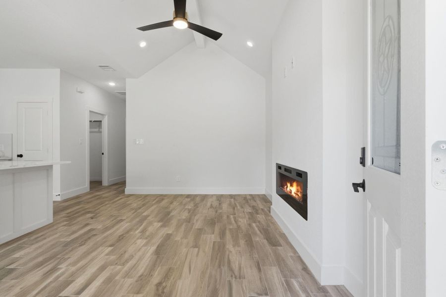 Spacious, unfurnished interior of a new home in , Willis (Image 24).