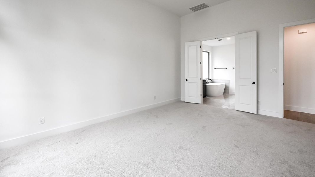 Spacious, unfurnished interior of a new home in 6 Creeks, Kyle (Image 17).