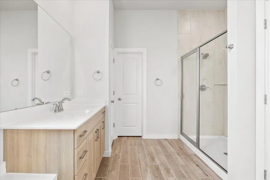 MOVE IN READY - LARGE LOT - OVERSIZED GARAGE