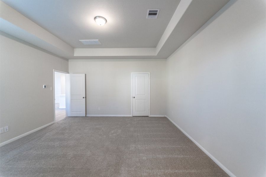 Spacious, unfurnished interior of a new home in Lago Mar, Texas City (Image 40).