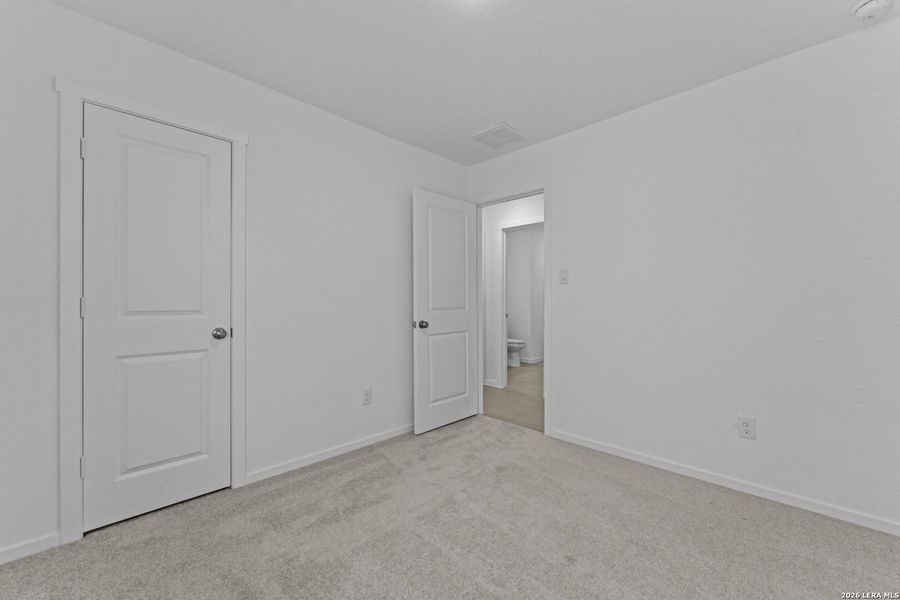 Spacious, unfurnished interior of a new home in Guadalupe Ridge, New Braunfels (Image 16).