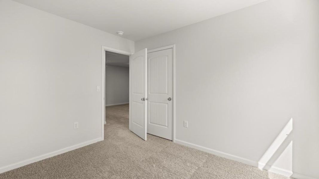 Spacious, unfurnished interior of a new home in Falcon Landing, Gainesville (Image 13).
