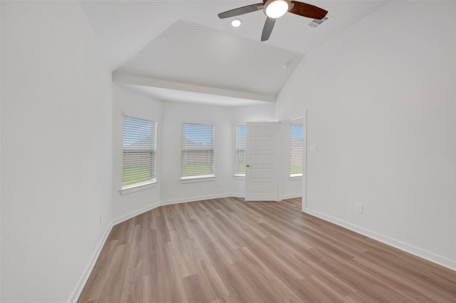 Spacious, unfurnished interior of a new home in Lone Star Landing, Montgomery (Image 31).