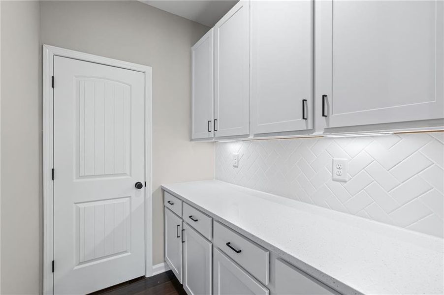 Furnished interior view inside a new home in Twin Lakes, Hoschton (Image 5).