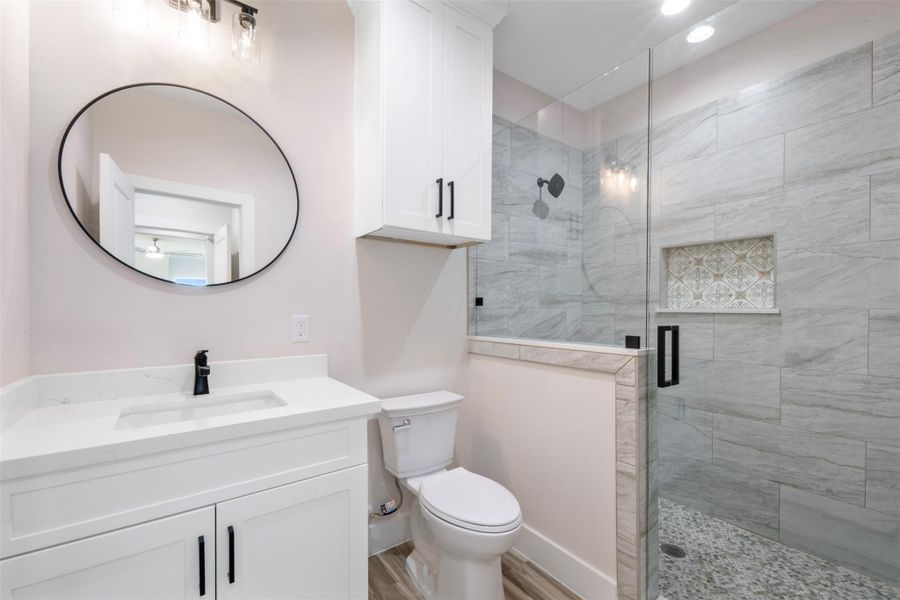 Furnished interior view inside a new home in , Baytown (Image 30).