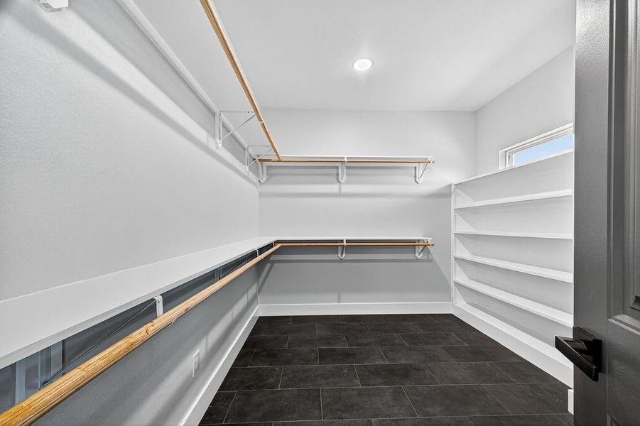 Spacious, unfurnished interior of a new home in , Angleton (Image 31).