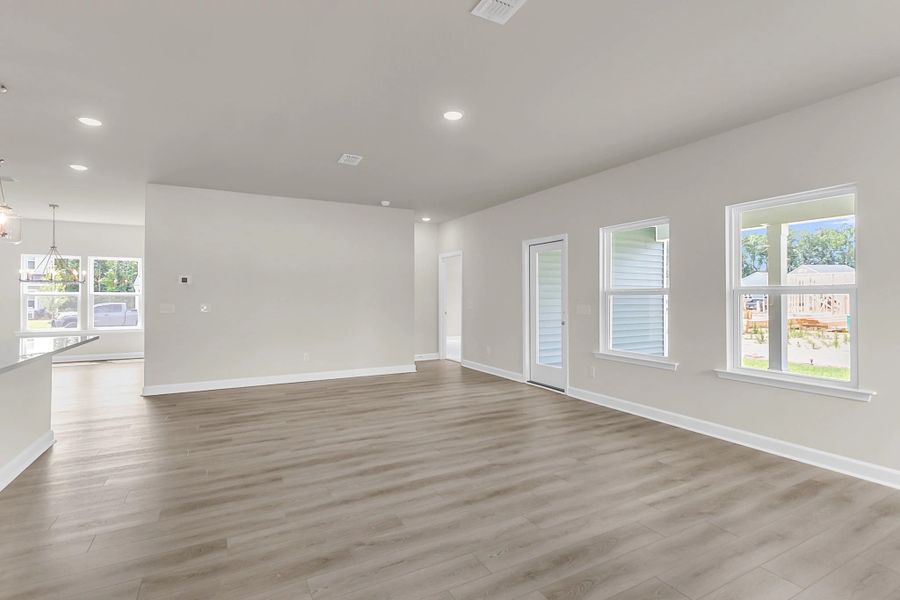 Spacious, unfurnished interior of a new home in Watson Hill, Summerville (Image 18).