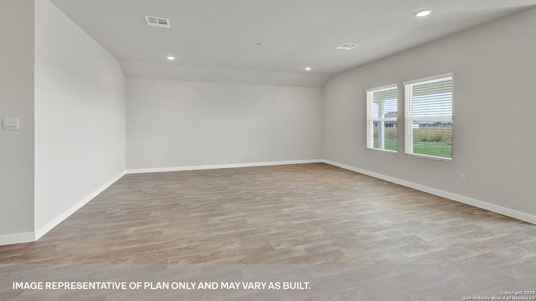 Spacious, unfurnished interior of a new home in Sonoma Oaks, Fredericksburg (Image 22).