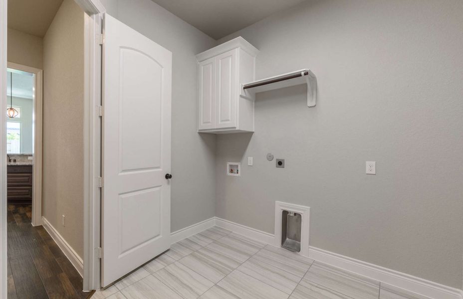 Representative unfurnished interior of a home built from the 3326 by Ravenna Homes in Cross Creek West, Fulshear (Image 53).