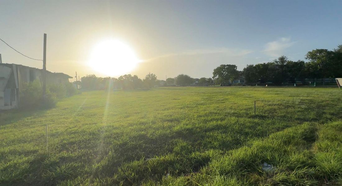 Natural landscape and outdoor views near in Dickinson (Image 5). Natural landscape and outdoor views near in Dickinson (Image 5).