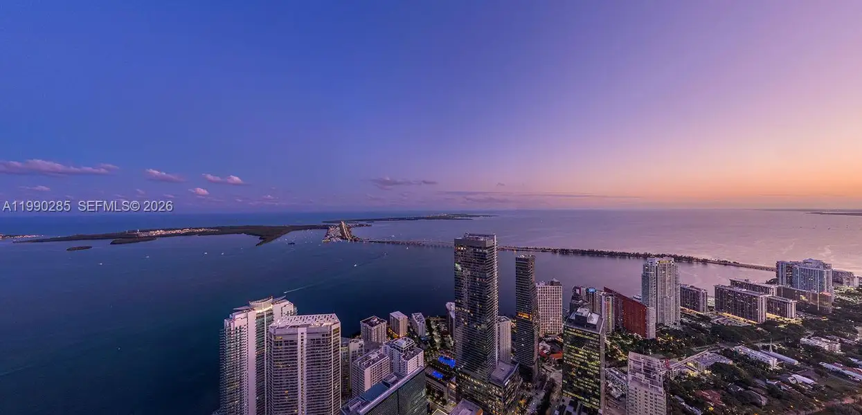 Condo located in Miami, FL showcasing its design and architecture (Image 7).