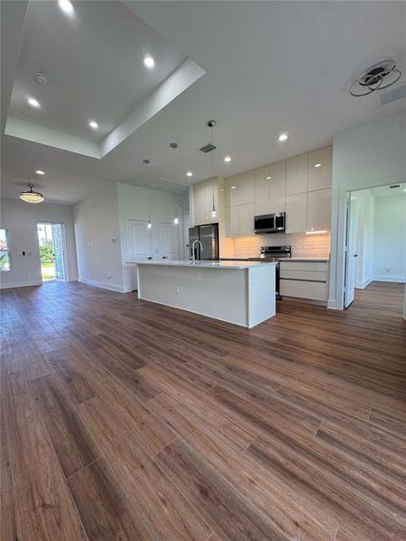 Spacious, unfurnished interior of a new home in , Rotonda West (Image 8).