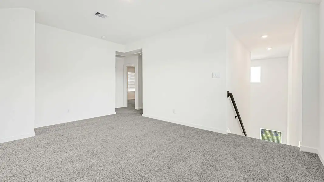 Spacious, unfurnished interior of a new home in Holly Ridge, Rosenberg (Image 21).