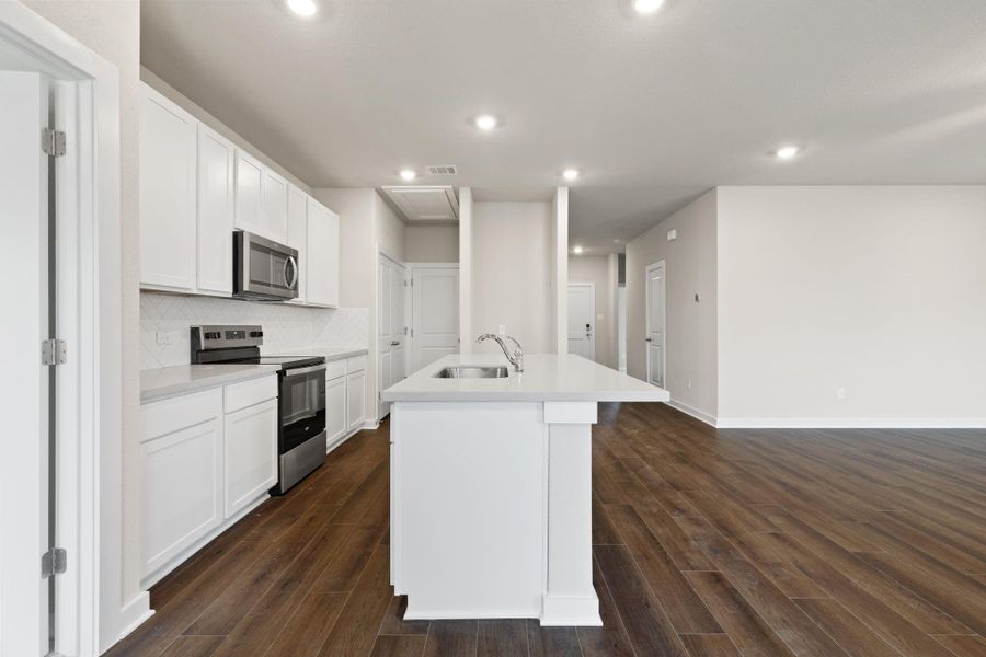 Furnished interior view inside a new home in Westridge Cove, Conroe (Image 8). Furnished interior view inside a new home in Westridge Cove, Conroe (Image 8).