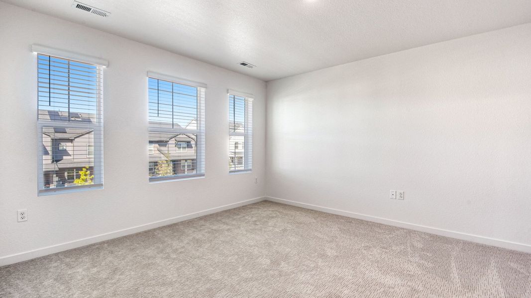 Spacious, unfurnished interior of a new home in Horizon Uptown, Aurora (Image 23).