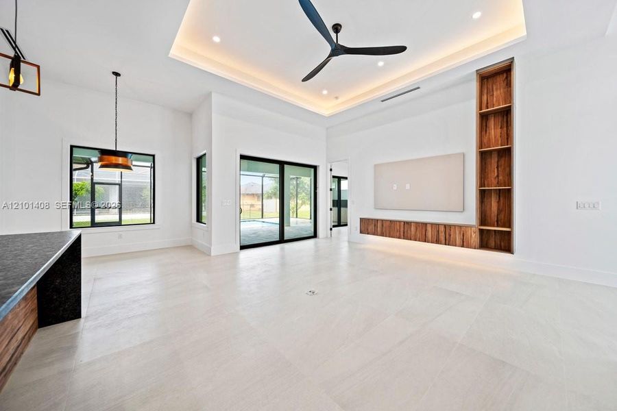 Spacious, unfurnished interior of a new home in , Cape Coral (Image 20).