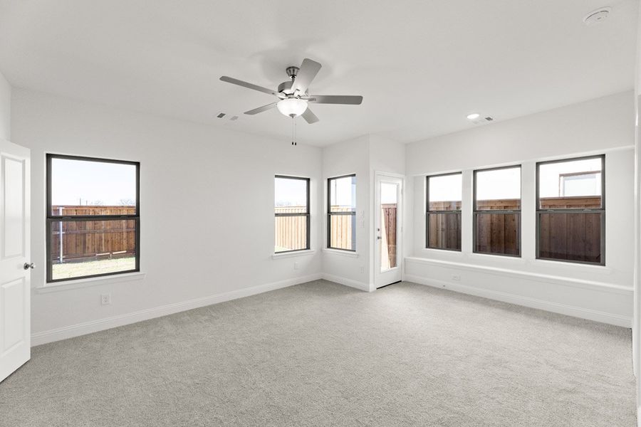 Representative unfurnished interior of a home built from the Trentino by Pacesetter Homes in Keeneland, Aubrey (Image 24).