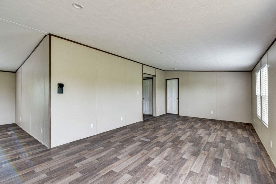 Spacious, unfurnished interior of a new home in , Santa Fe (Image 18).