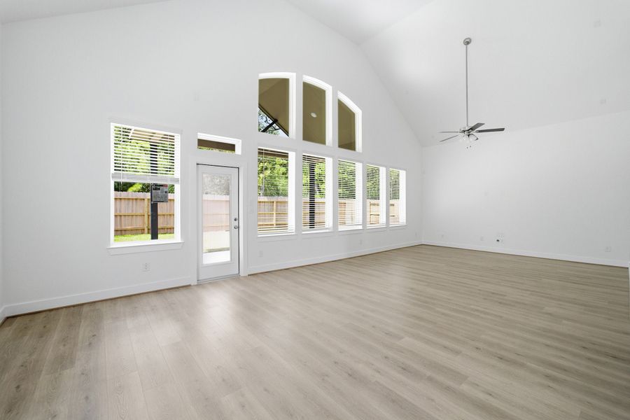 Spacious, unfurnished interior of a new home in Sundance Cove, Crosby (Image 40).