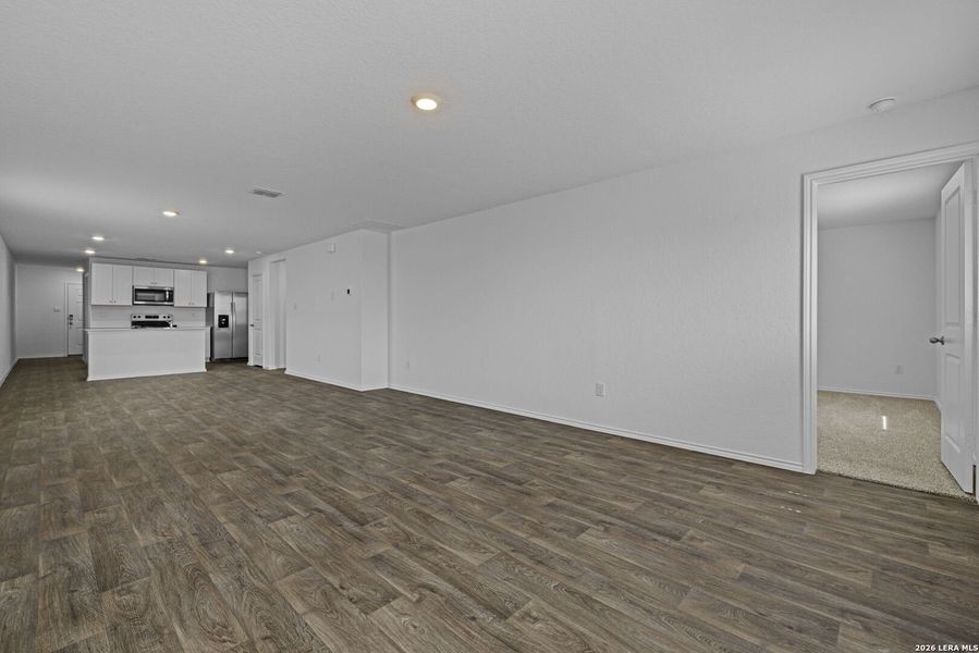 Spacious, unfurnished interior of a new home in Stonehill, San Antonio (Image 19).
