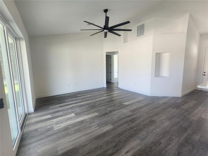 Spacious, unfurnished interior of a new home in , Dunnellon (Image 36).