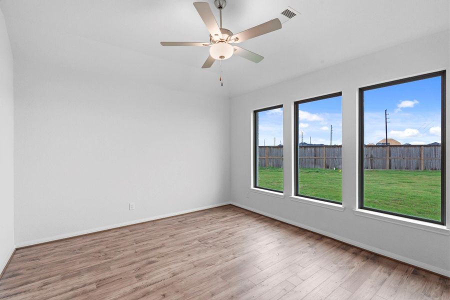 Spacious, unfurnished interior of a new home in , Texas City (Image 17).