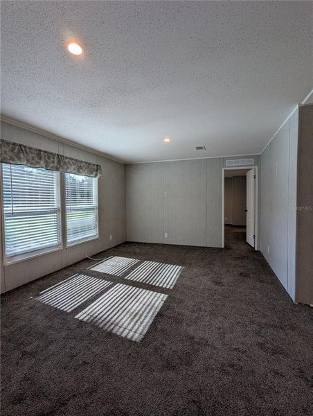 Spacious, unfurnished interior of a new home in , Lake Wales (Image 29).