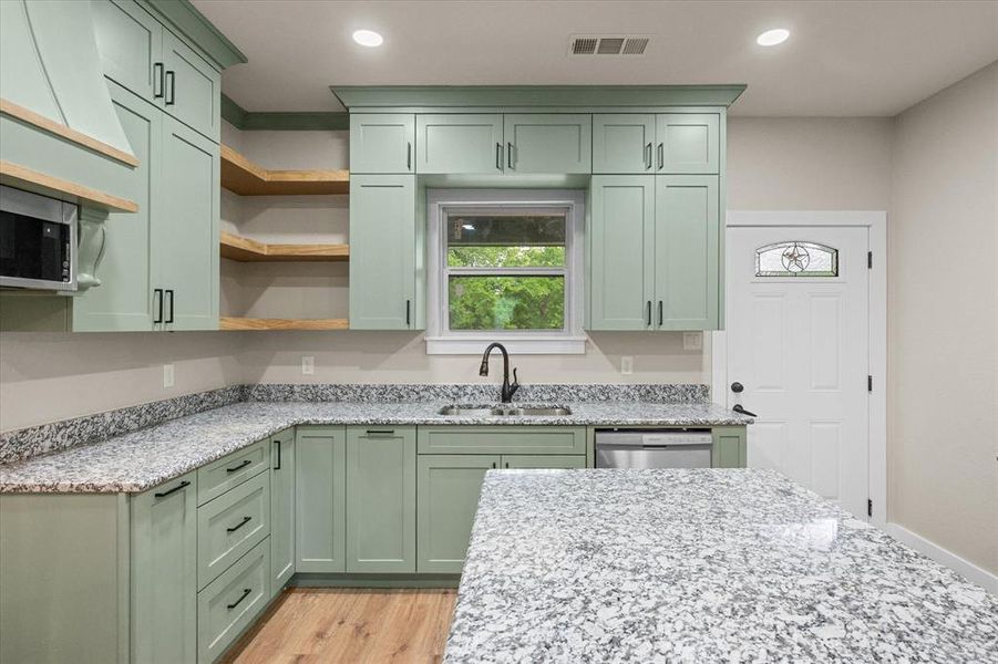 Furnished interior view inside a new home in , Corsicana (Image 9).