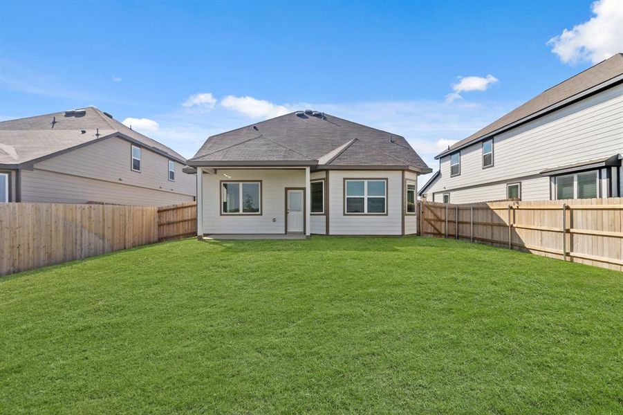 Exterior details and patio area of a home in Retreat at Fossil Creek, Fort Worth (Image 3).