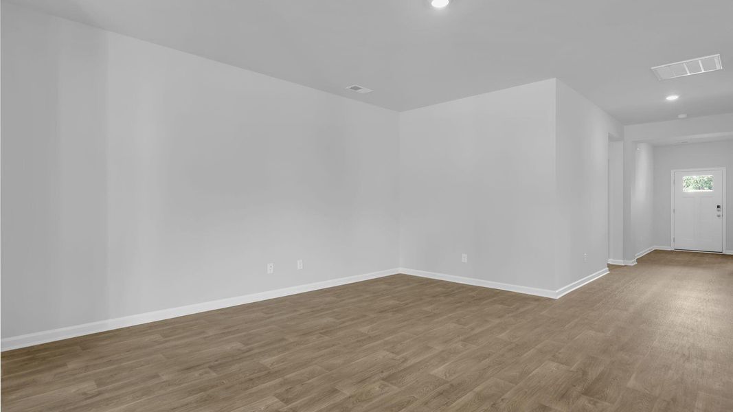 Spacious, unfurnished interior of a new home in Sheep Island, Summerville (Image 12).