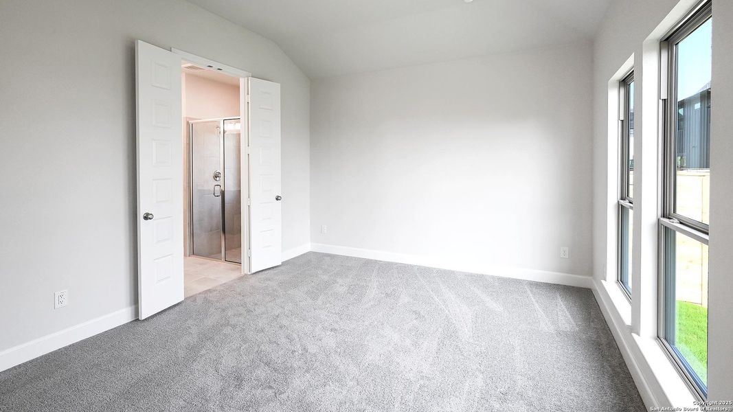 Spacious, unfurnished interior of a new home in Solms Landing 45', New Braunfels (Image 14).
