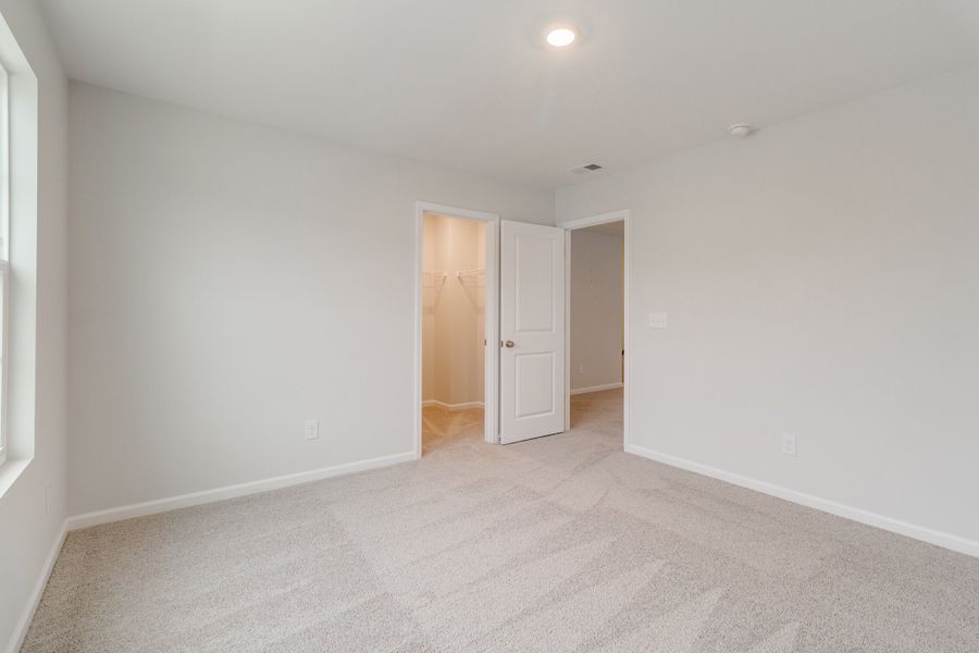 Spacious, unfurnished interior of a new home in Ellington, Elgin (Image 35).