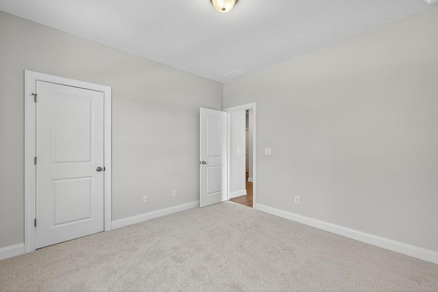 Spacious, unfurnished interior of a new home in Hemingway, Flowery Branch (Image 26).