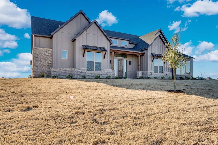 Exterior details and patio area of a home in , Midlothian (Image 3).