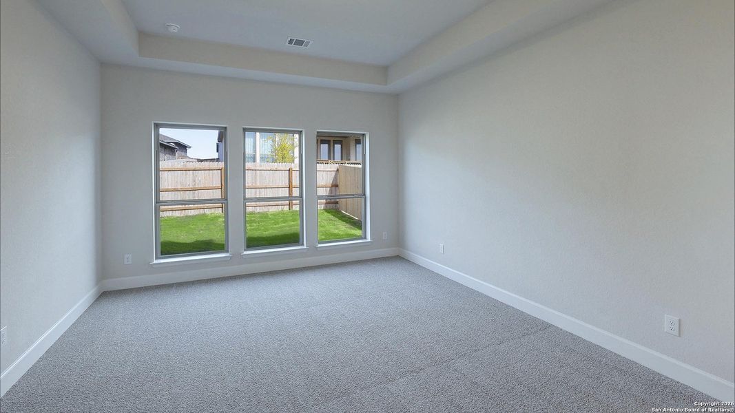 Spacious, unfurnished interior of a new home in Ladera 50', San Antonio (Image 26).