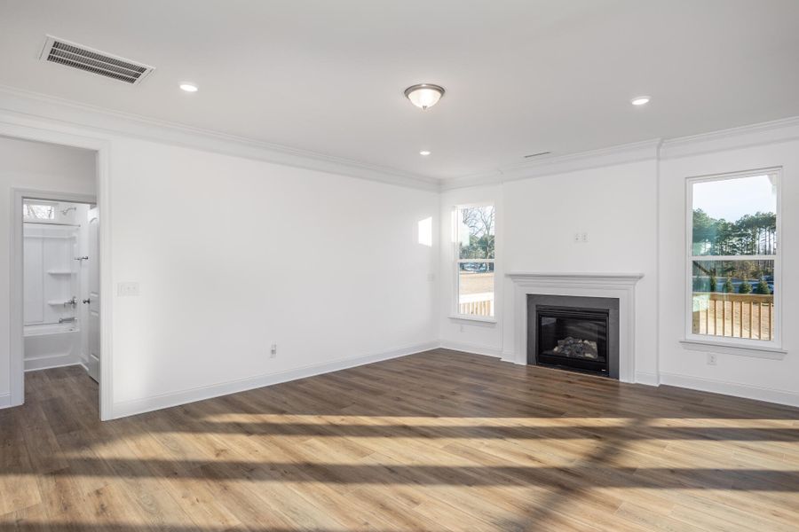 Spacious, unfurnished interior of a new home in Berea Farms, Four Oaks (Image 18).