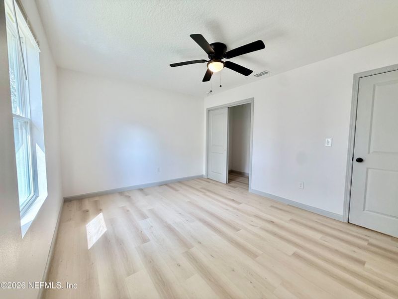 Spacious, unfurnished interior of a new home in , Jacksonville (Image 25).