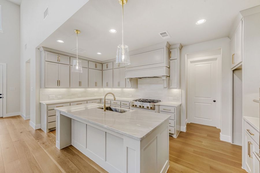807 Open Range - Kitchen