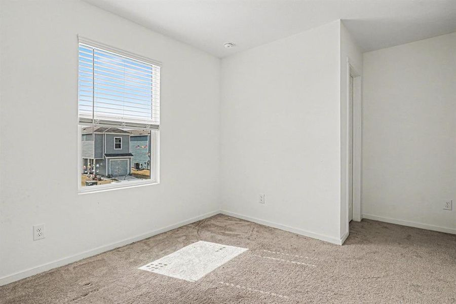 Spacious, unfurnished interior of a new home in Tillage Farms, Princeton (Image 26).