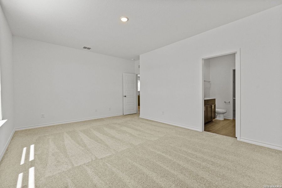 Spacious, unfurnished interior of a new home in Corley Farms, Boerne (Image 32).