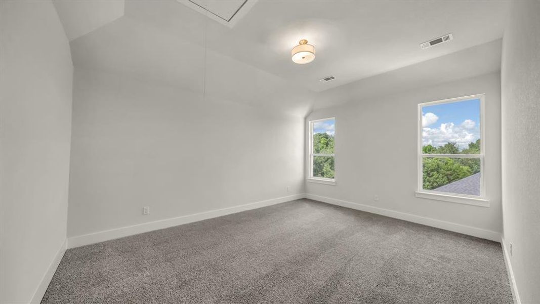 Spacious, unfurnished interior of a new home in Woodland Lakes Estates, Weatherford (Image 18).
