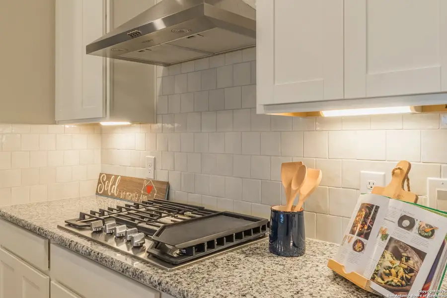 Furnished interior view inside a new home in Cibolo Crossing, Universal City (Image 6).