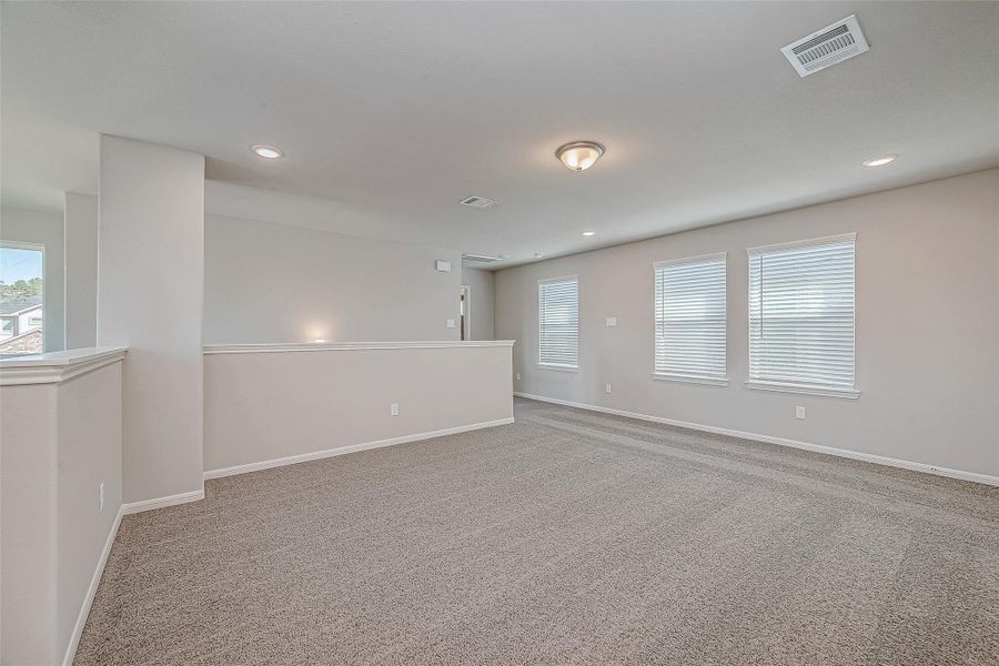 Spacious, unfurnished interior of a new home in Woodland Lakes, Houston (Image 40). Spacious, unfurnished interior of a new home in Woodland Lakes, Houston (Image 40).