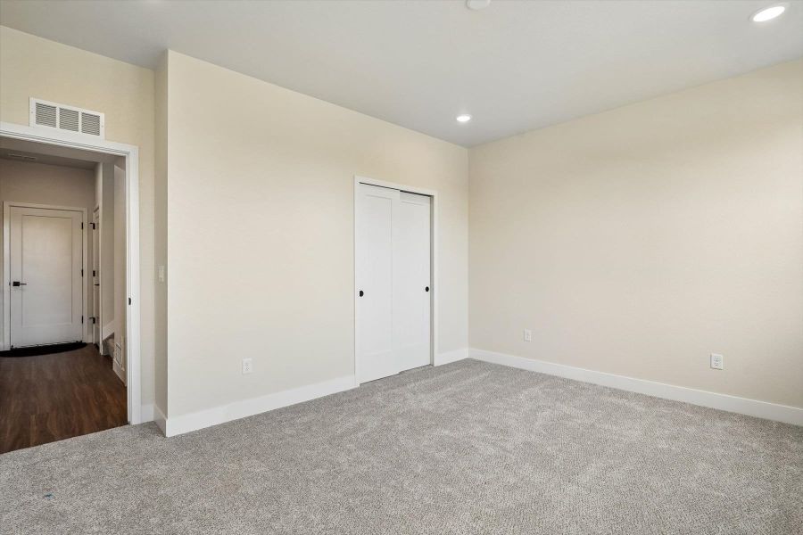 Spacious, unfurnished interior of a new home in Pony Park, Colorado Springs (Image 22).