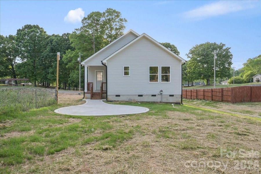 Exterior details and patio area of a home in , Statesville (Image 27).