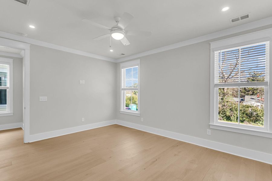 Spacious, unfurnished interior of a new home in Miller's Crossing, Johns Island (Image 26).