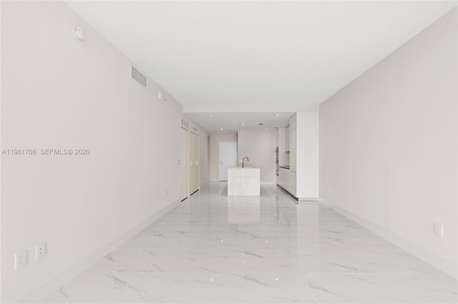Spacious, unfurnished interior of a new home in Aria Reserve, Miami (Image 51).
