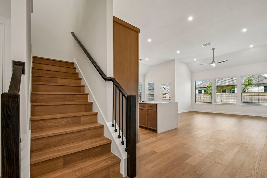 Spacious, unfurnished interior of a new home in Persimmon, Buda (Image 17).