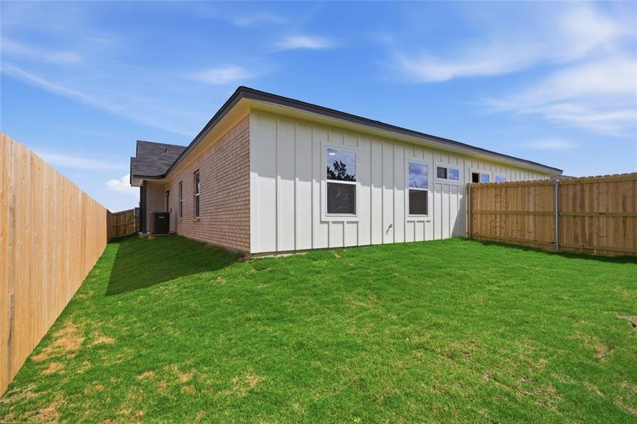 Exterior details and patio area of a home in , Killeen (Image 4).