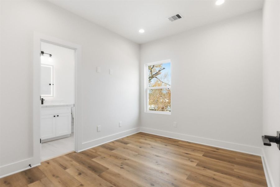 Spacious, unfurnished interior of a new home in , Houston (Image 17).